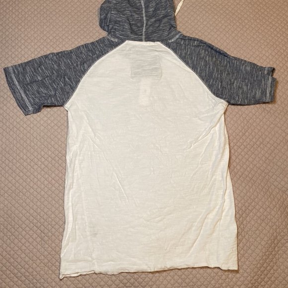 Men’s Broken Threads Hooded T-Shirt (LIKE NEW) - Picture 5 of 5